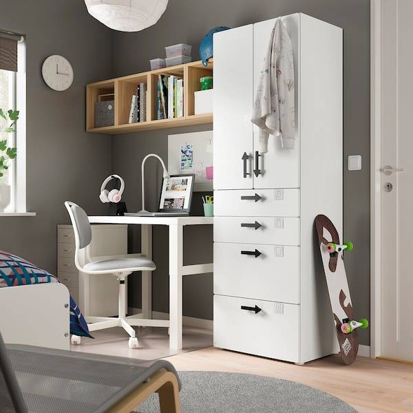 SMÅSTAD / PLATSA Kleiderschrank, weiß weiß/4 Schubladen, Begrenzte Freigabe