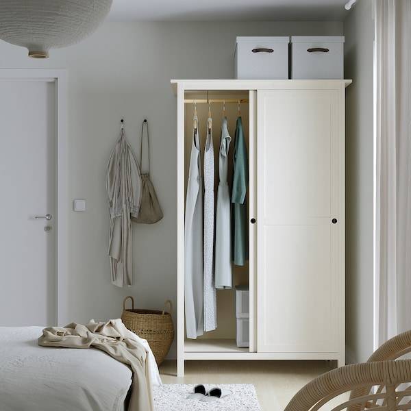 HEMNES Kleiderschrank mit 2 Schiebetüren, weiß gebeizt, Lagerräumung