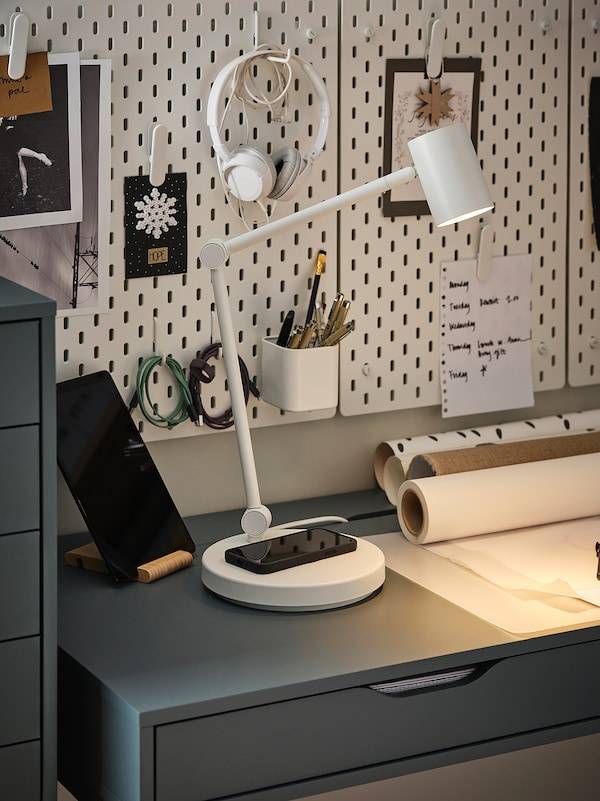 NYMÅNE Arbeitsleuchte mit Ladefunktion, weiß Exklusive Angebote