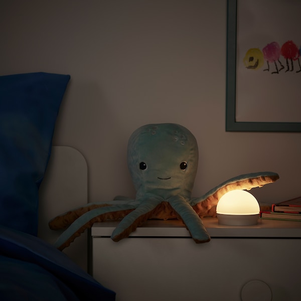 BLÅVINGAD Stofftier mit LED-Nachtlicht, türkis Oktopus/batteriebetrieben Bis zu 55% Rabatt