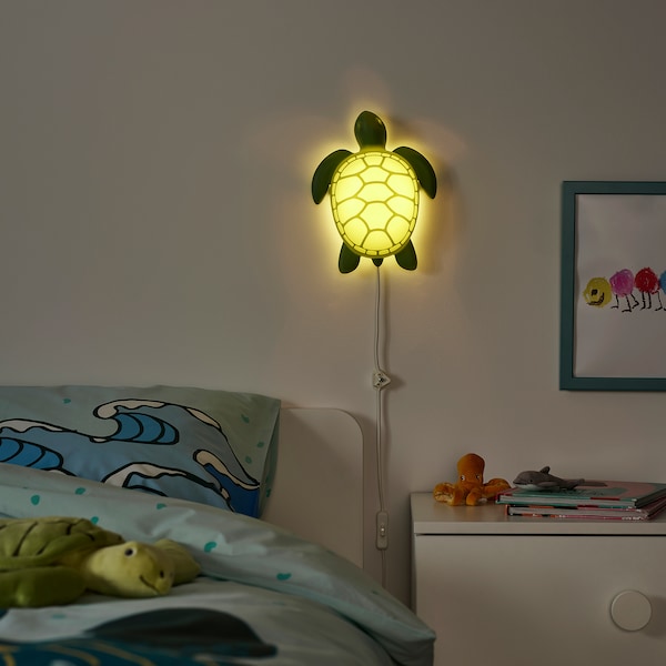 BLÅVINGAD Wandleuchte, LED, Schildkröte/grün Fabrikladen