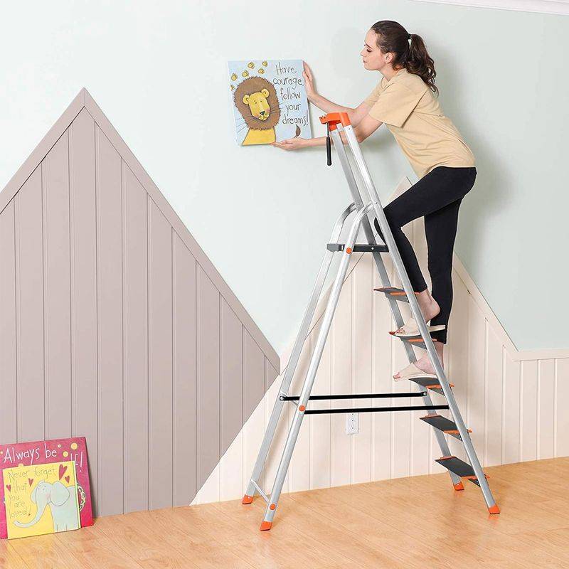 Songmics SONGMICS Stehleiter mit 6 Stufen Zeitbegrenzte Promotion