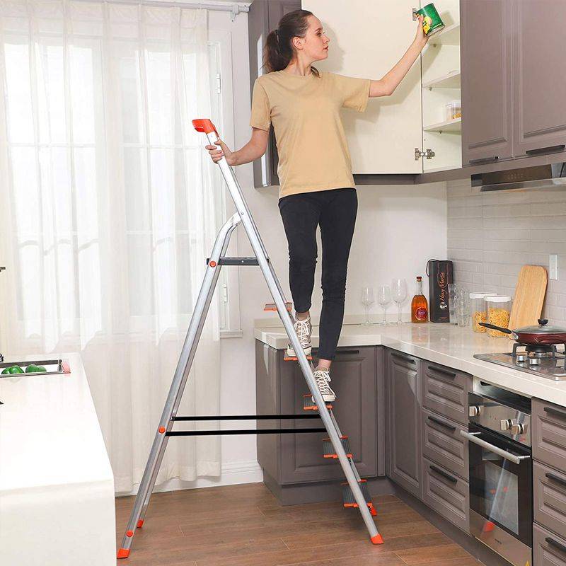 Songmics SONGMICS Stehleiter mit 6 Stufen Zeitbegrenzte Promotion